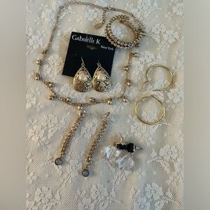 Jewelry Bundle 6 pieces Gold Toned Pre Owned